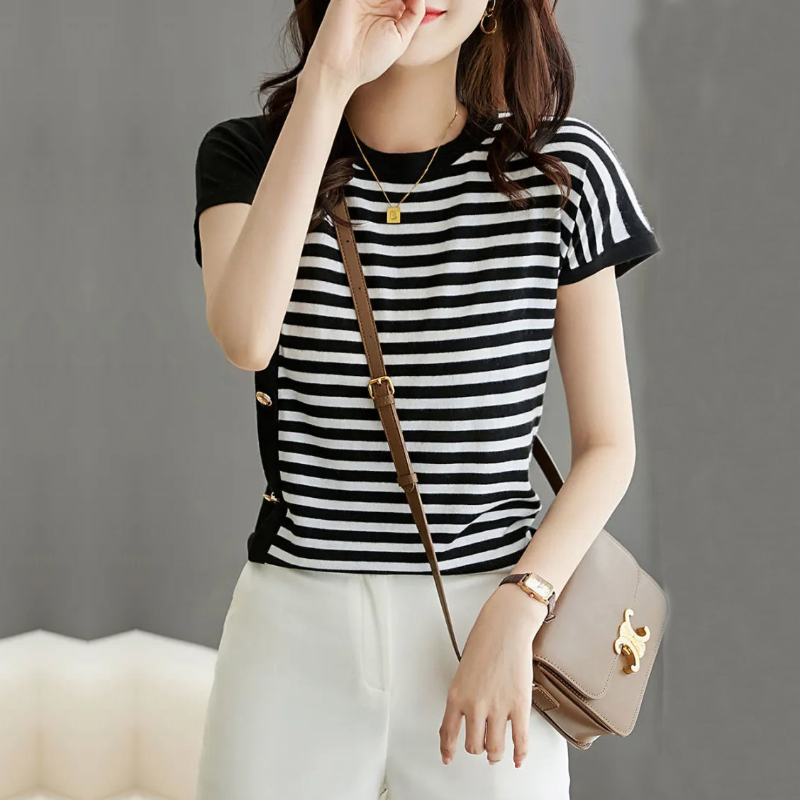 Round Neck Black And White Striped T-shirt For Women
